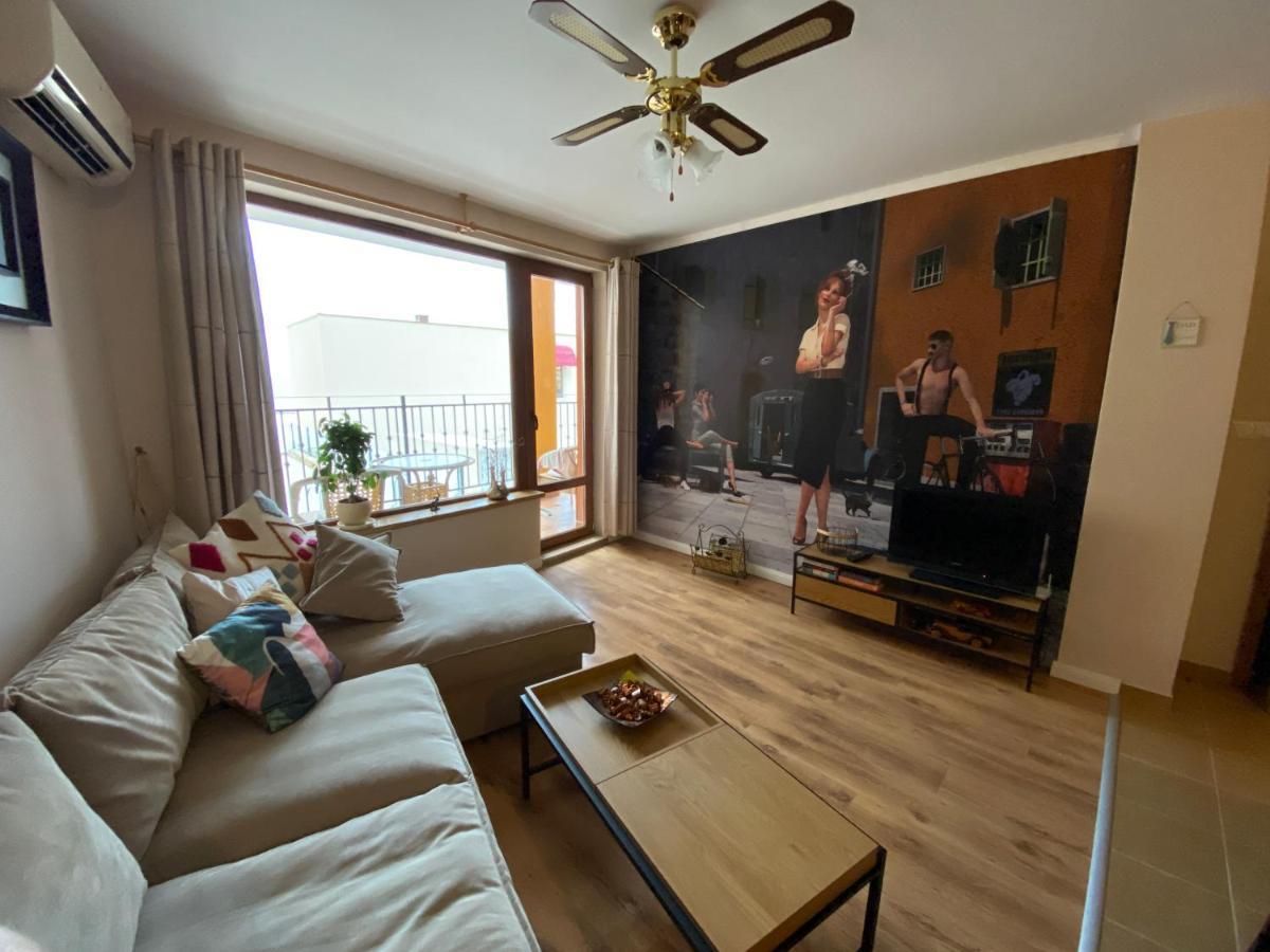 Supreme Danieli - Holiday Apartment By The Sea Baltjik Exteriör bild