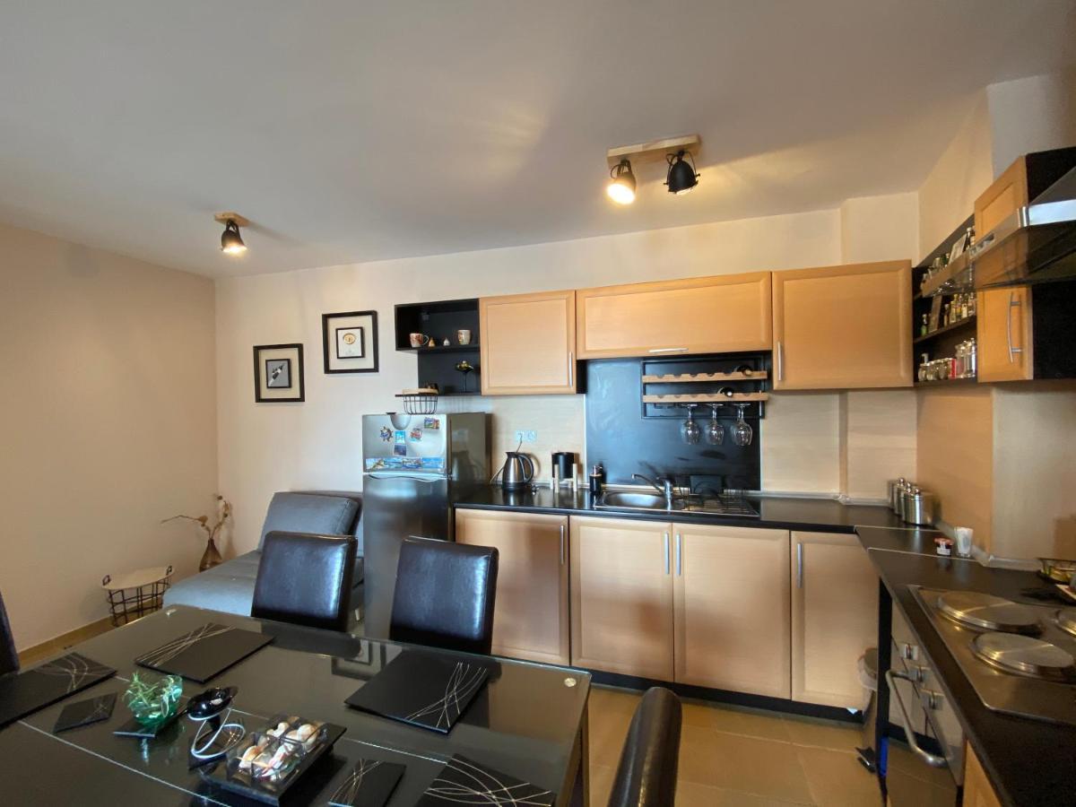 Supreme Danieli - Holiday Apartment By The Sea Baltjik Exteriör bild